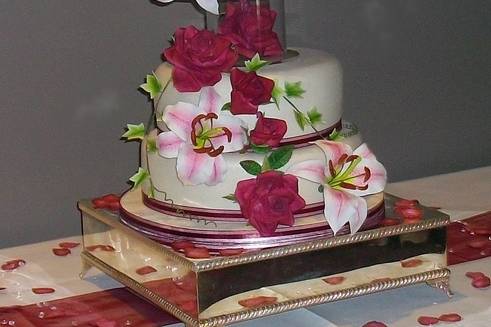 Rhapsody - sugarcraft stagazer lilies and roses