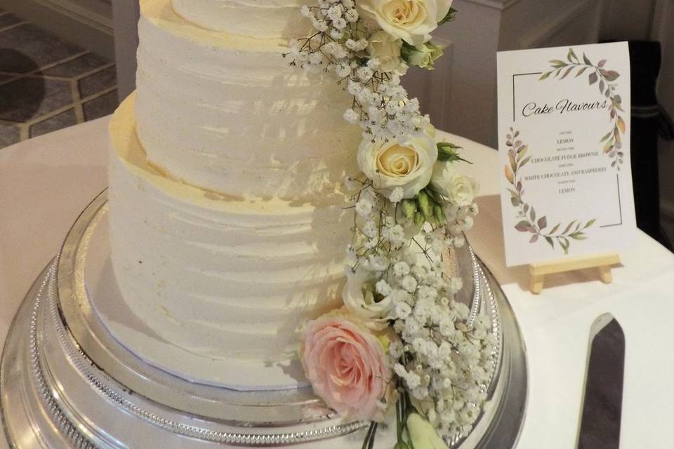 Buttercream with cascading fl