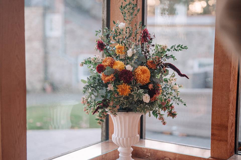 Wedding display urn