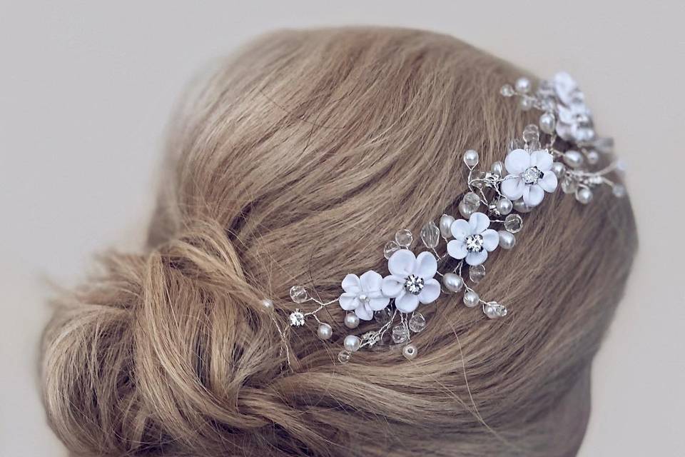 Messy bridal bun