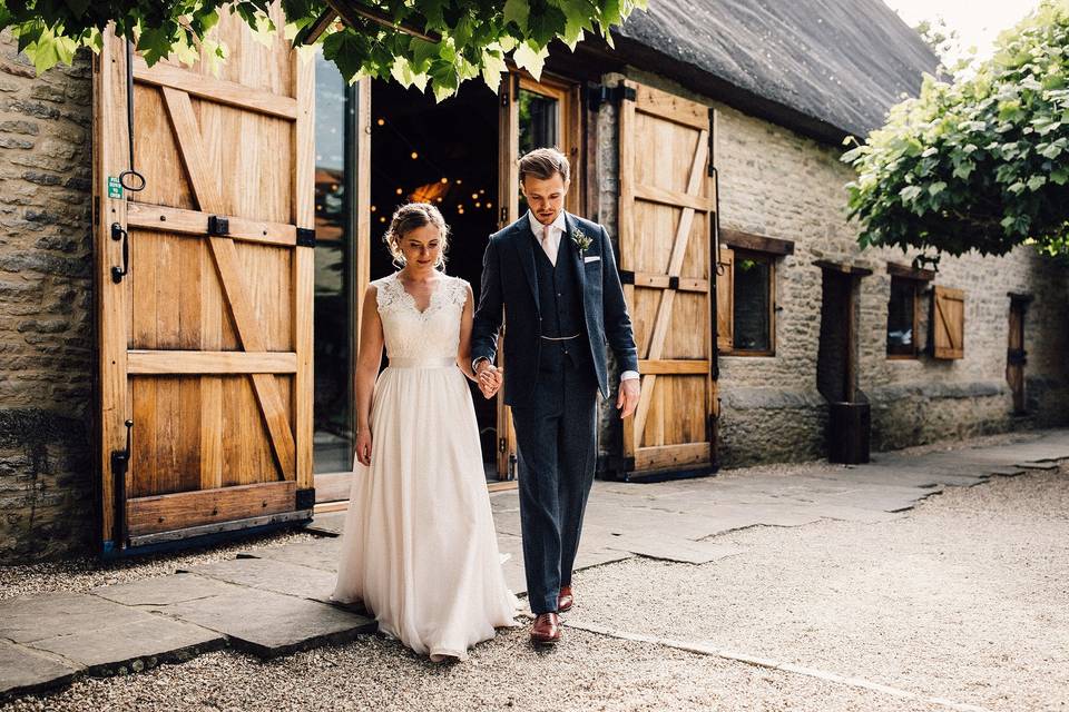 Newlyweds in gardens