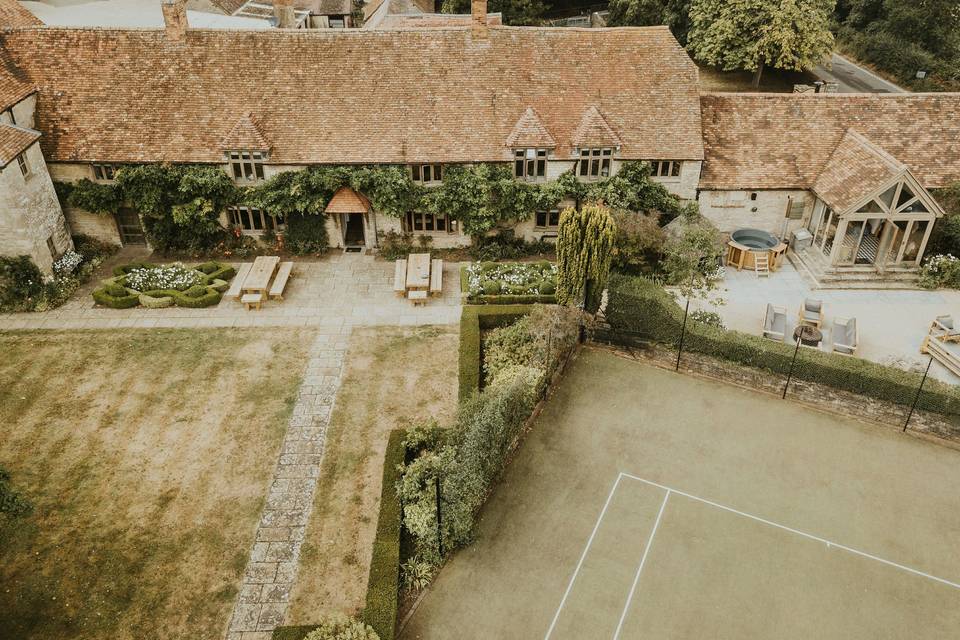 Farmhouse tennis court/hot tub