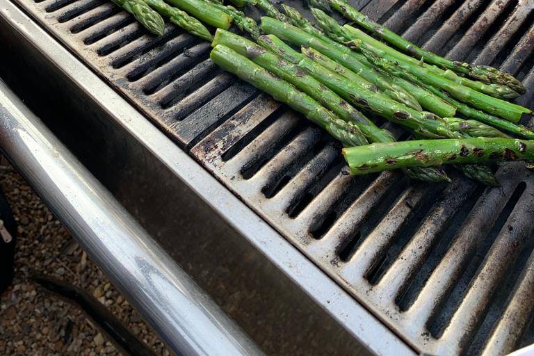 BBQ asparagus