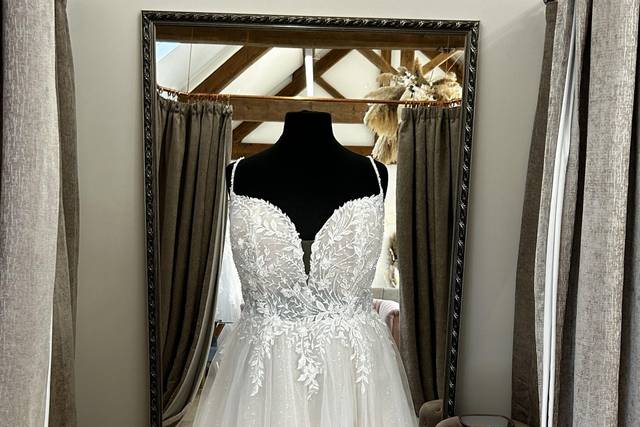 The 10 Best Wedding Dresses Bridalwear Shops in Hinckley hitched