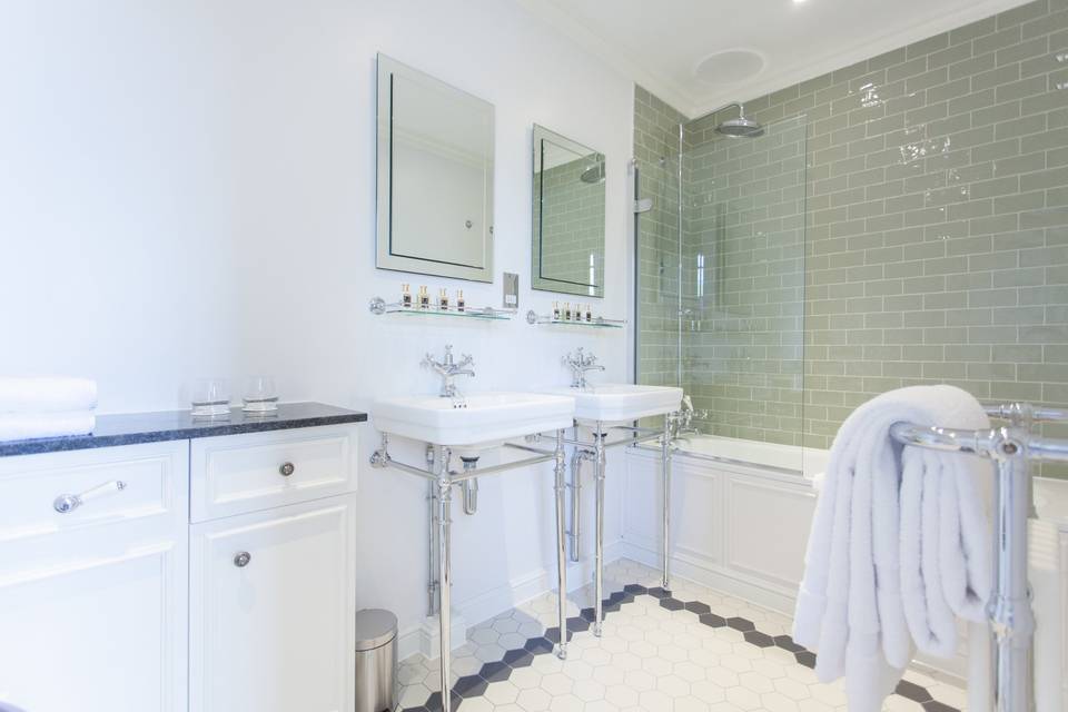 Hedsor House, Guest Bathroom