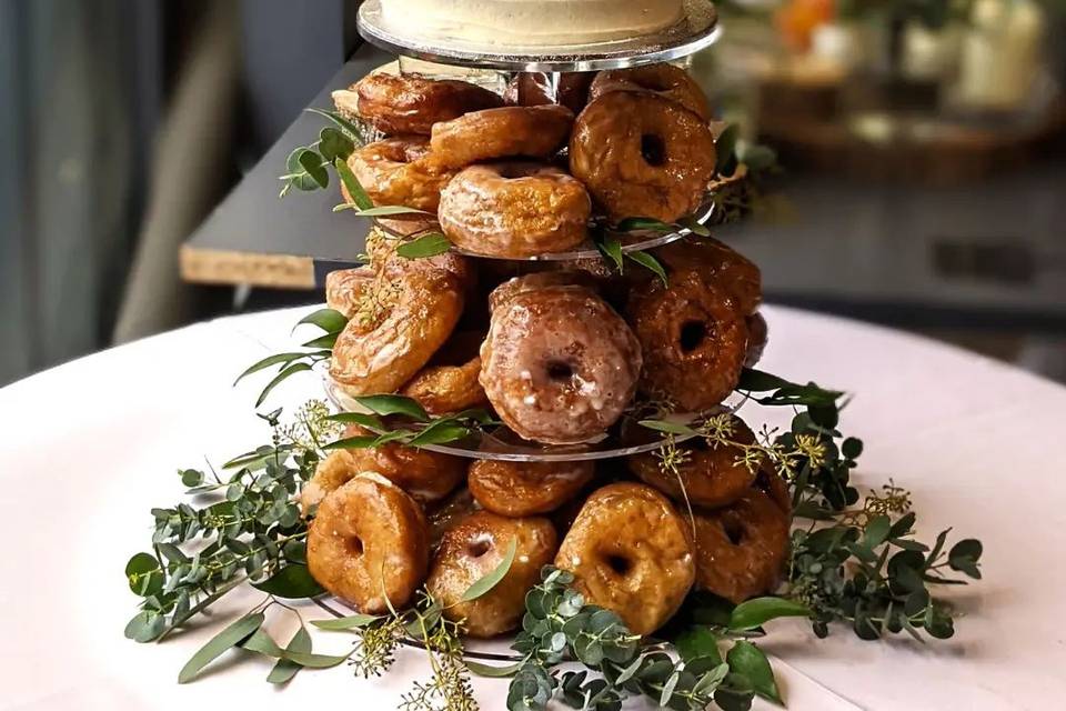 Textured sponge with donuts