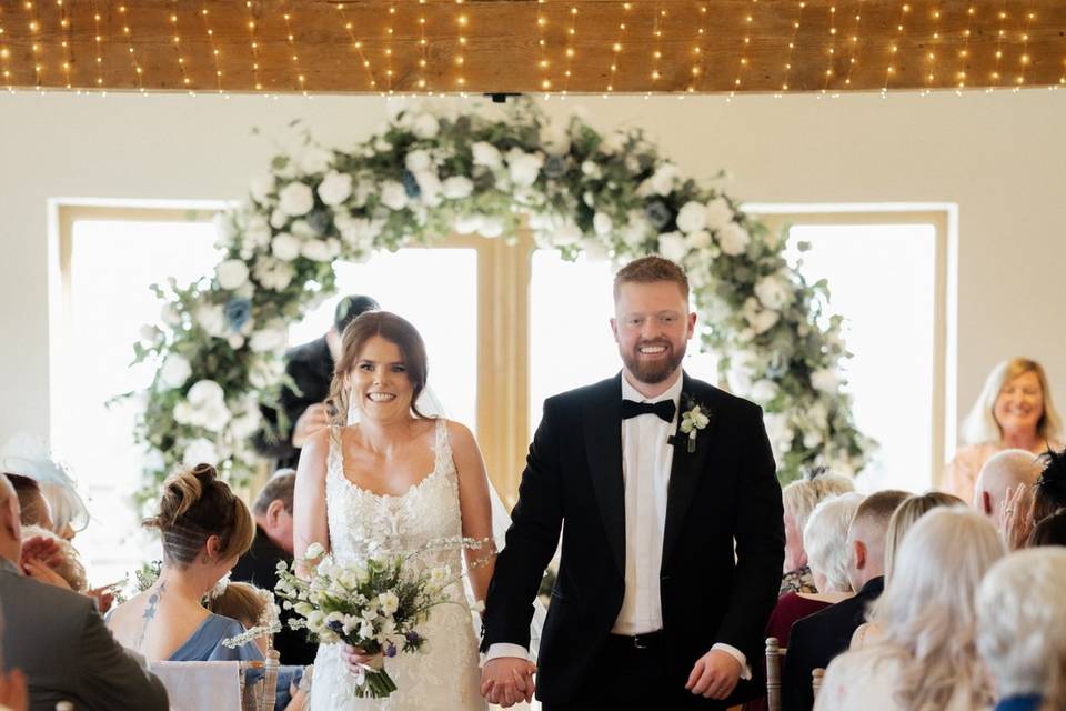 Modern barn ceremony