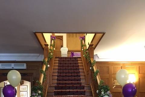 Staircase garlands, balloons