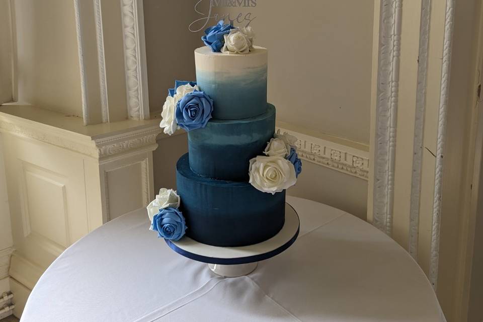 Navy ombre buttercream