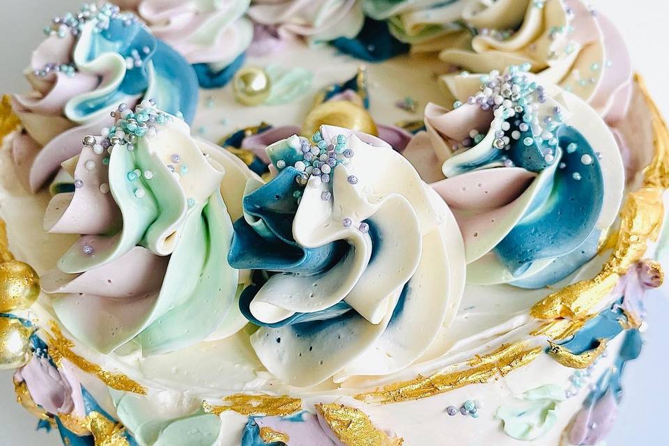 Pastel buttercream & gold