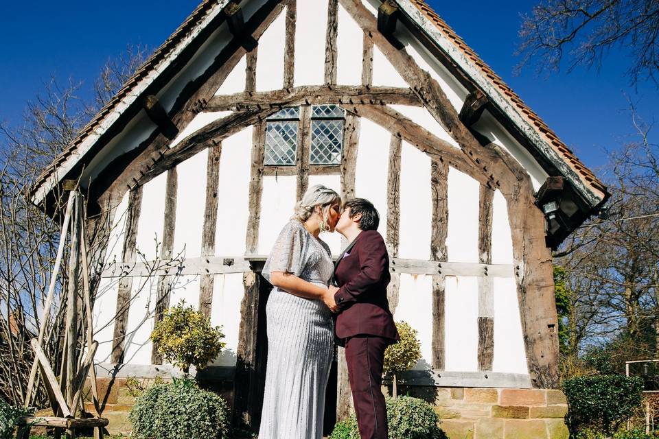 Tom Bond Photography - A shared kiss