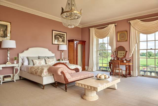 Luxury Bedroom - Mike Garlick