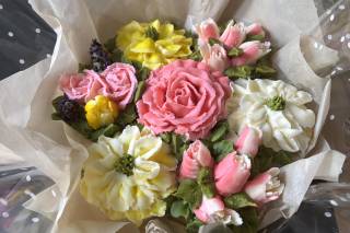 Floral Cupcakes by Nicola