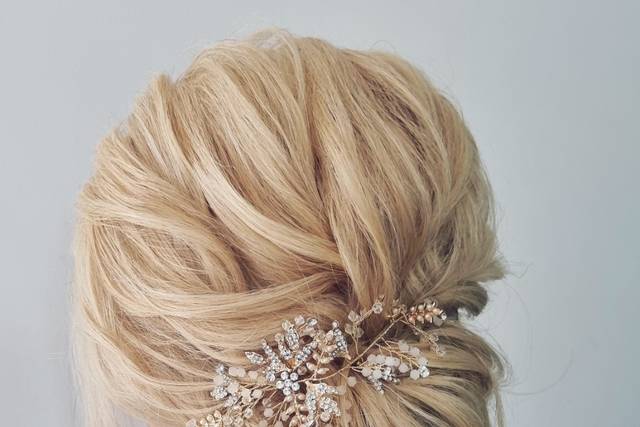 Textured blonde Chignon