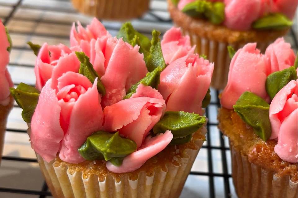 Floral Cupcakes by Nicola