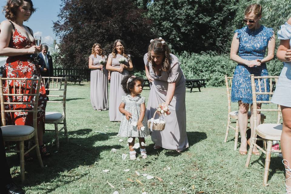 Flower girl make waves