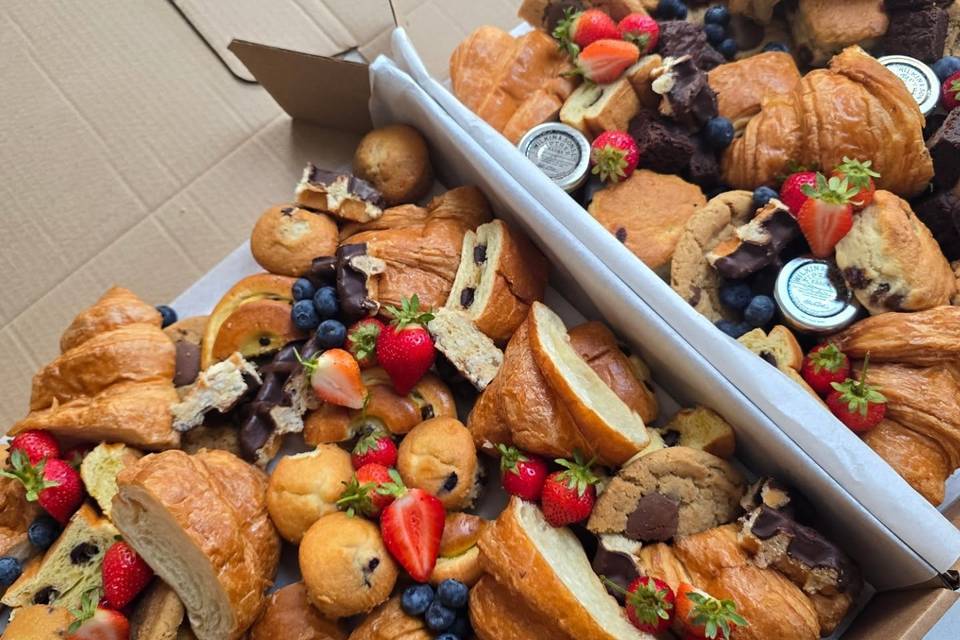 Olive & Berry Grazing