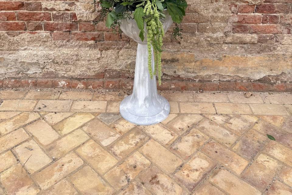 Worstead estate foliage urn
