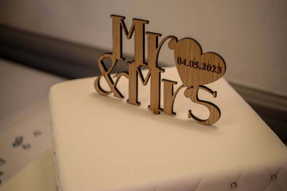 Cake topper