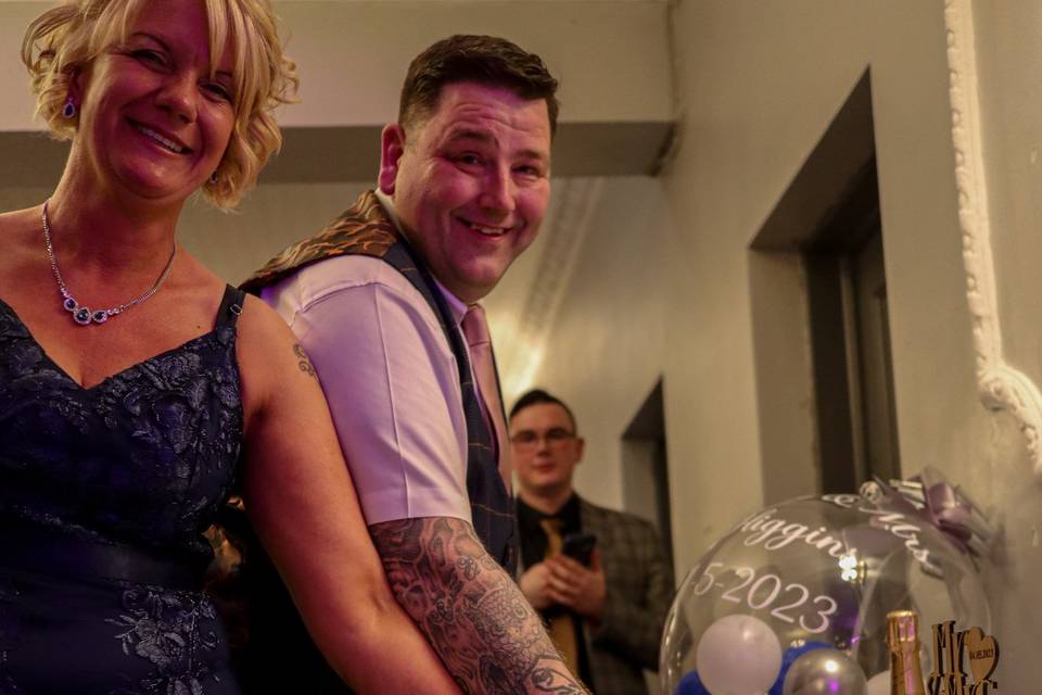 Happy couple cutting the cake