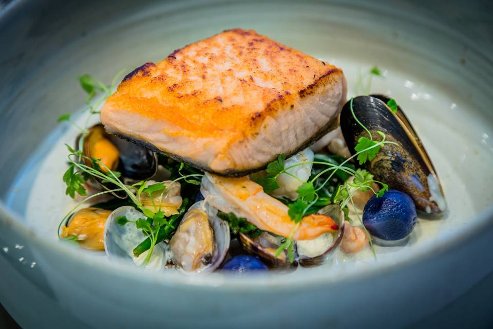 Pan fried salmon - mussels