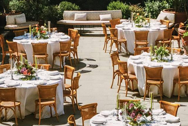 Courtyard-lunch-i_2_409555-178420866146684