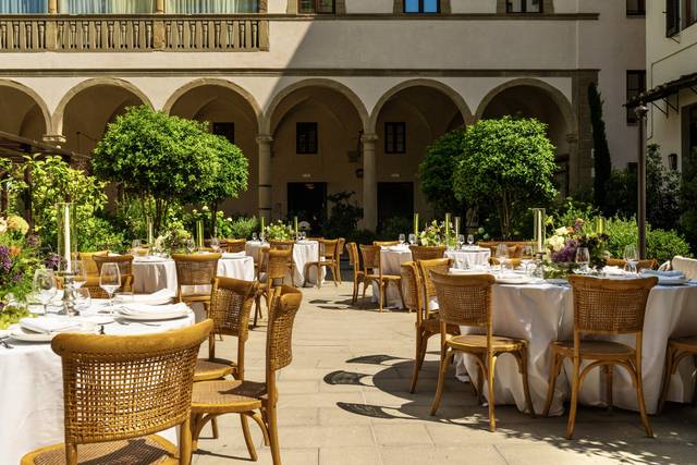 Courtyard-lunch-iiii_2_409555-178421215174575