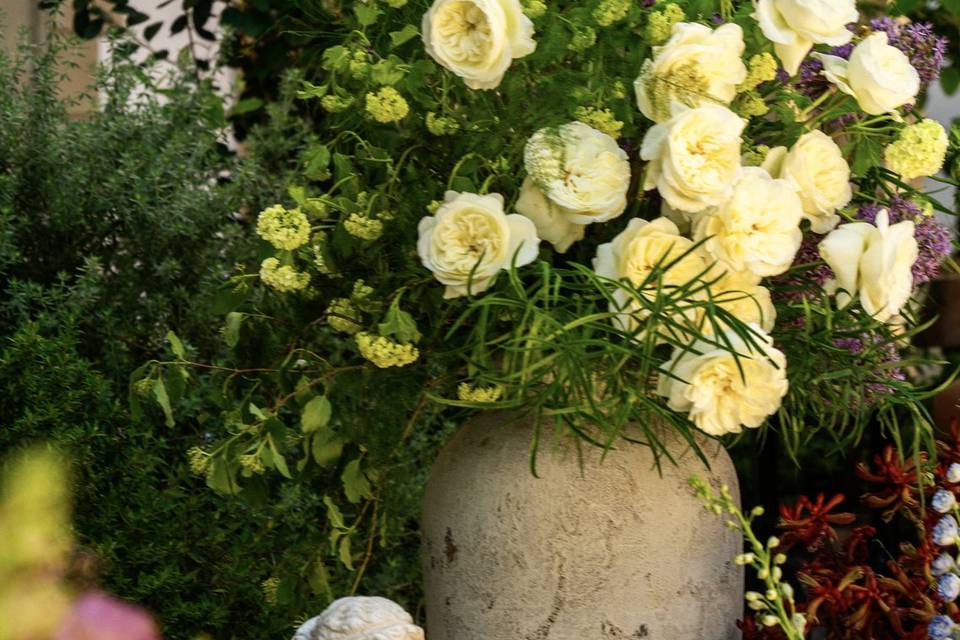 Courtyard-close-up-ii_2_409555-178421215046615