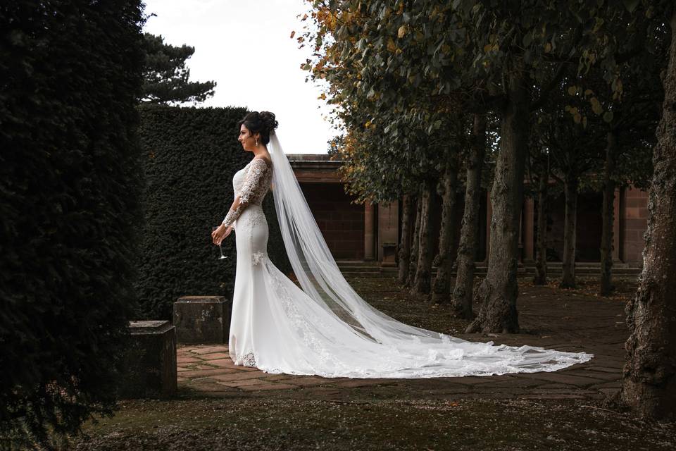 Stunning bride, Cheshire venue