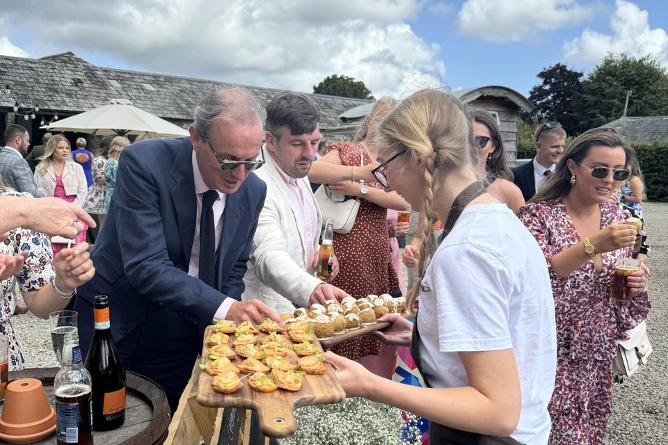 Canapé service