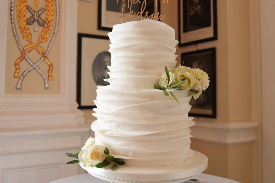 Stunning wedding cake