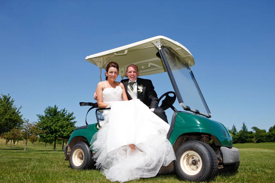 Golf buggy to the picturesque lake for stunning pictures