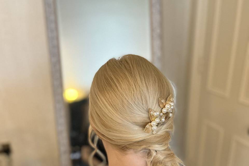 Glamorous Side Ponytail