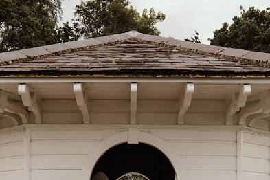 Settling House