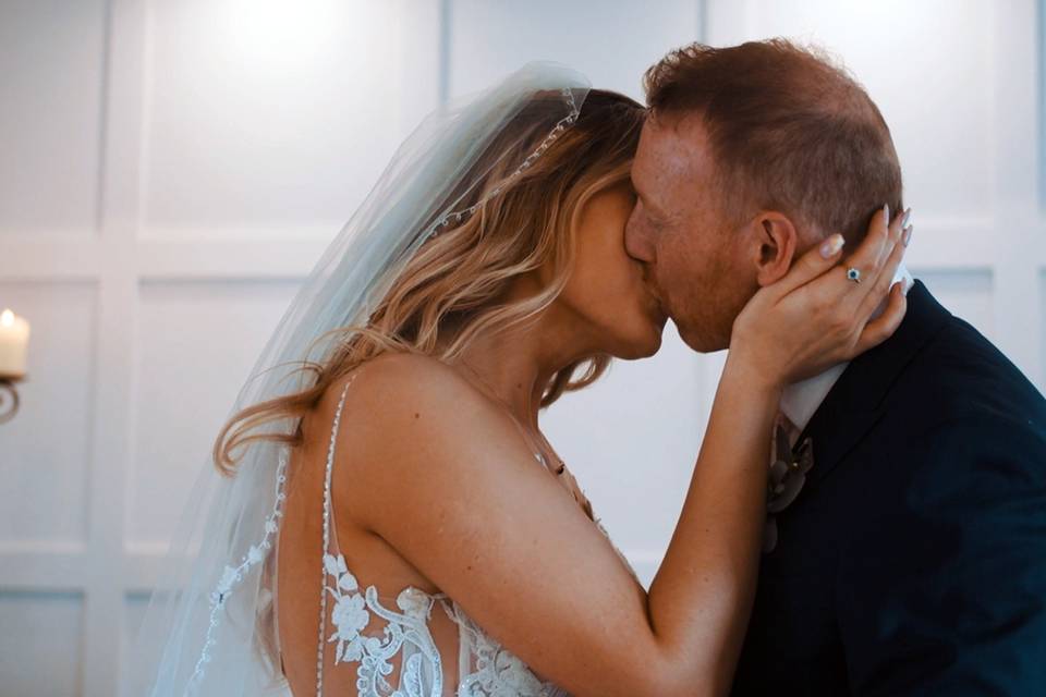 First kiss as a married couple