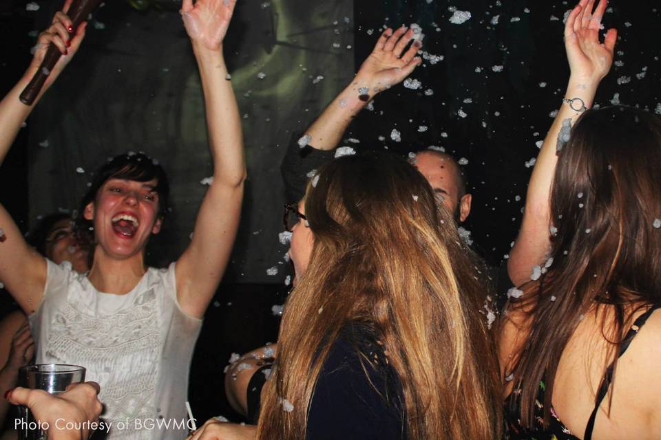 People dancing