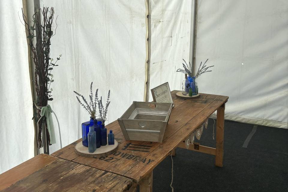 Gift and card table