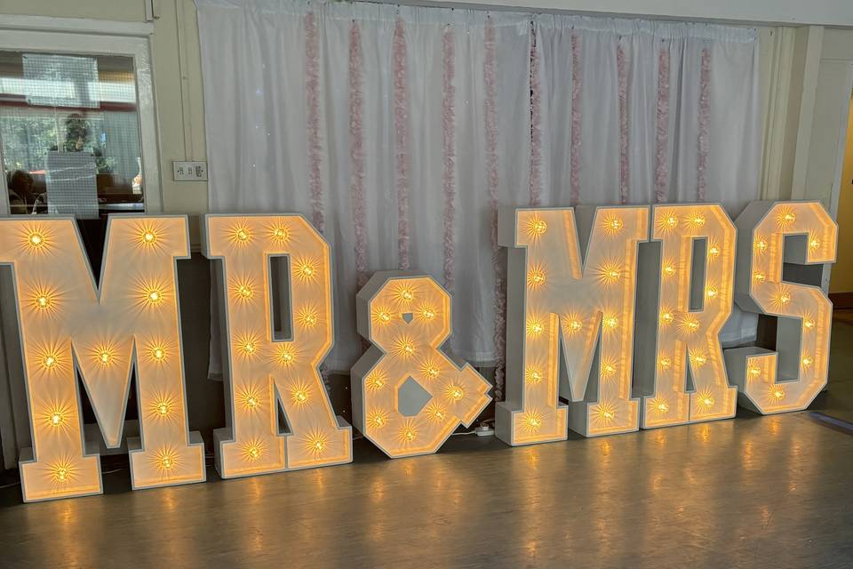 LED Mr & Mrs