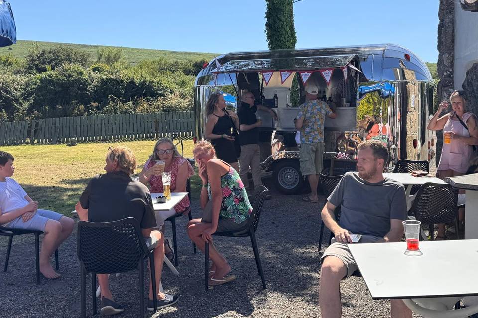 Mobile airbus bar