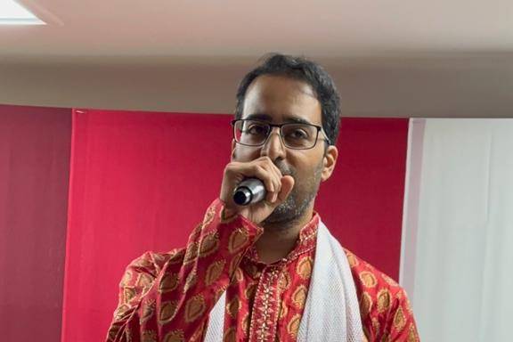 Dipesh Dhanak - Singer