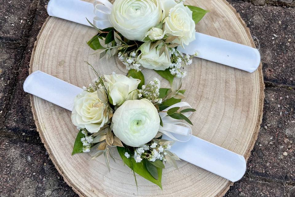Wrist corsages