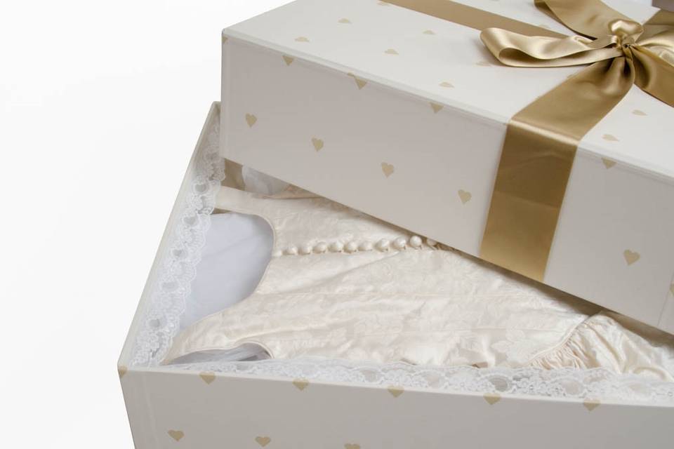 Elegant wedding gown box