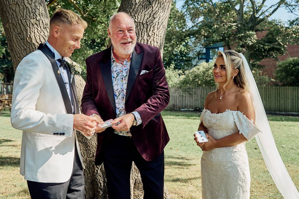 What a glamorous couple!