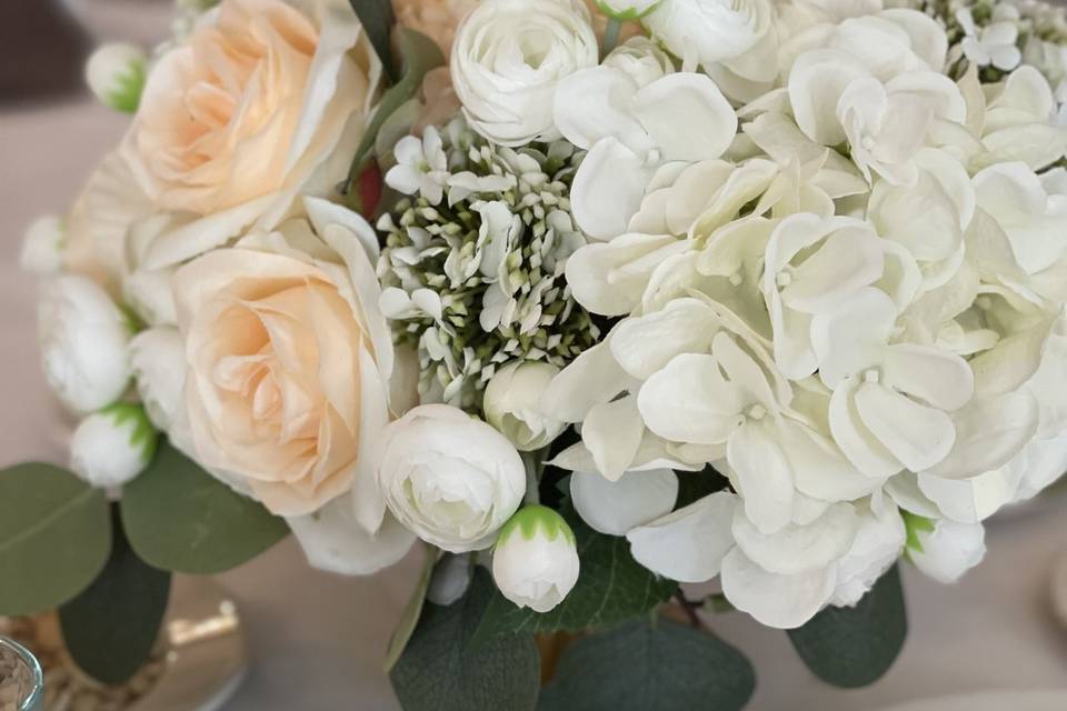 Neutral Floral Arrangement