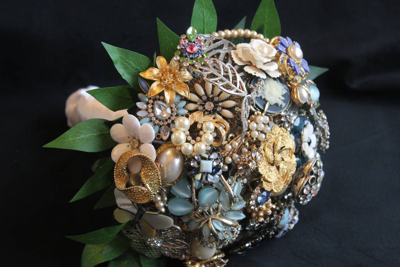 Vintage brooch hot sale bridal bouquet