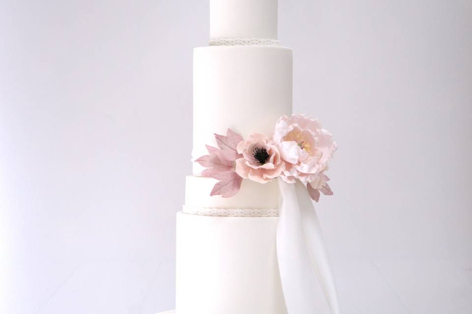 Modern tall wedding cake