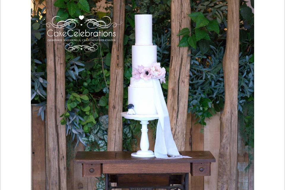 Modern tall wedding cake