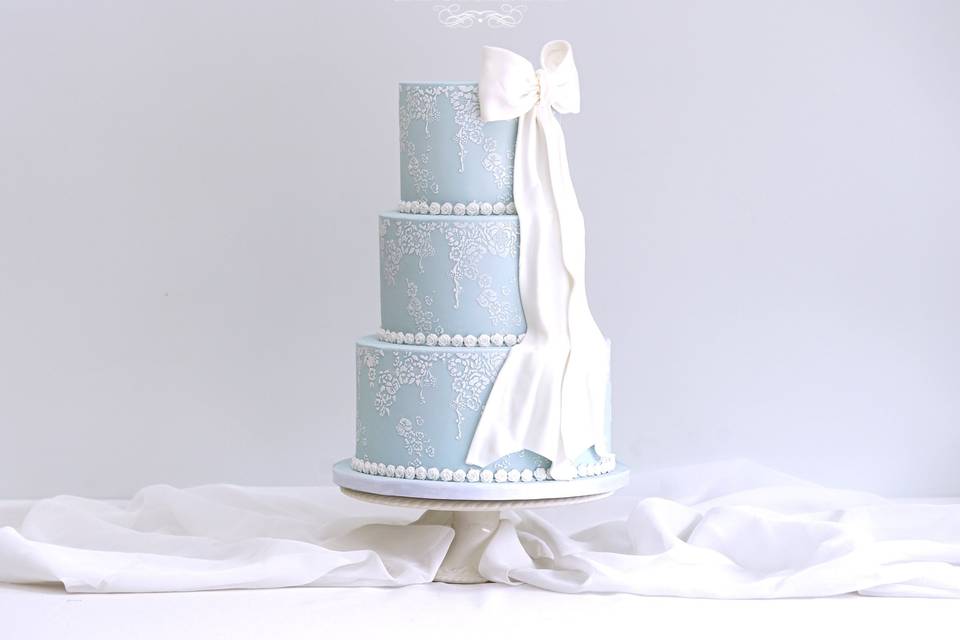 Blue and white wedding cake