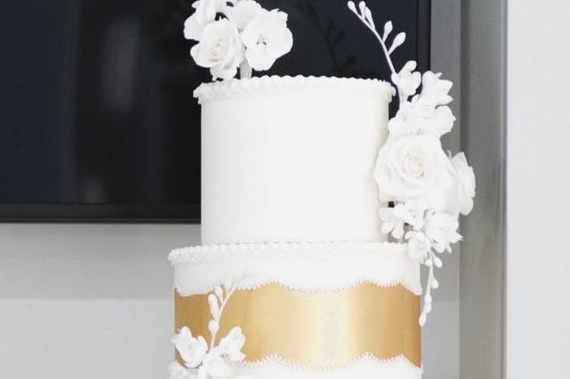 White and gold wedding cake