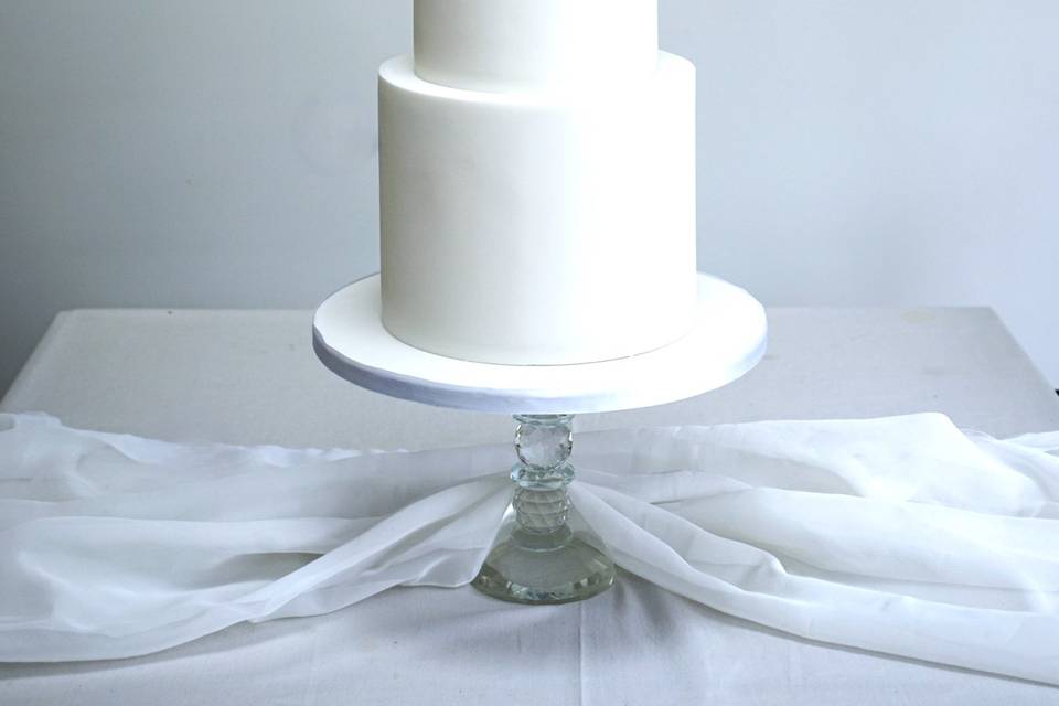 Wedding cake with pearls